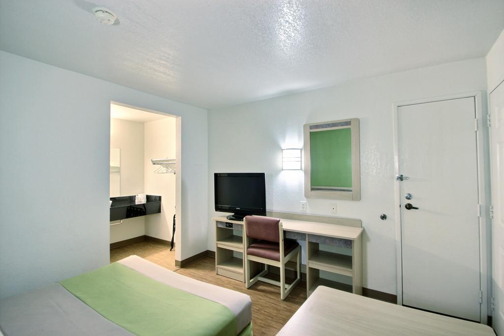 Motel 6 Milwaukee West - บรูคฟิลด์ ห้อง รูปภาพ