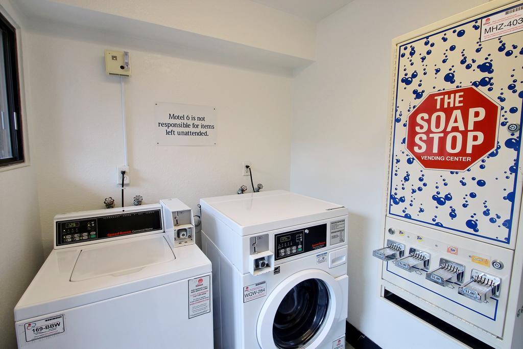Motel 6 Milwaukee West - บรูคฟิลด์ ภายนอก รูปภาพ