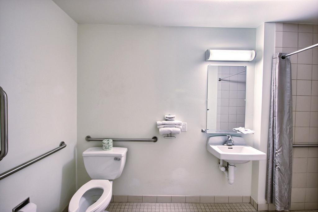 Motel 6 Milwaukee West - บรูคฟิลด์ ภายนอก รูปภาพ