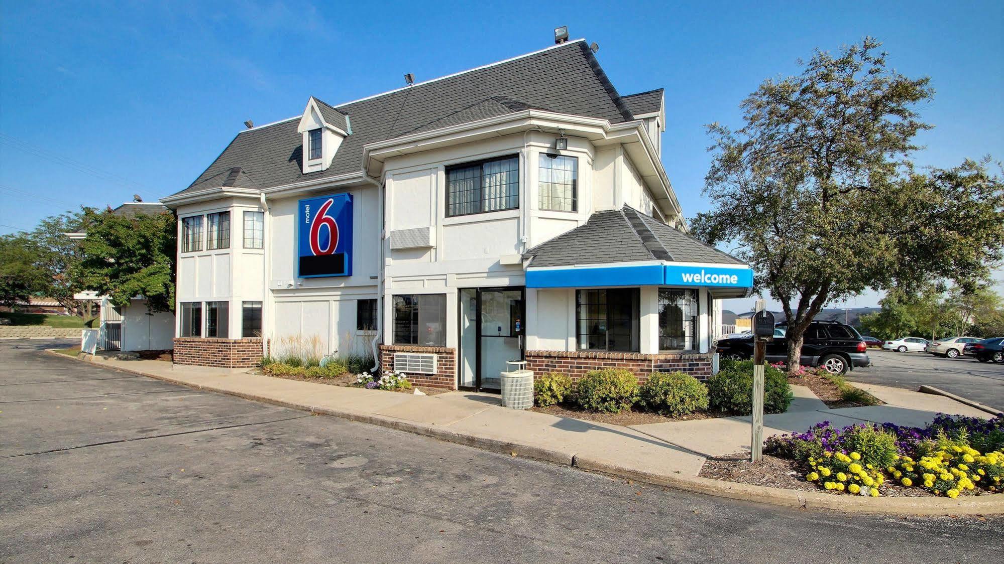 Motel 6 Milwaukee West - บรูคฟิลด์ ภายนอก รูปภาพ