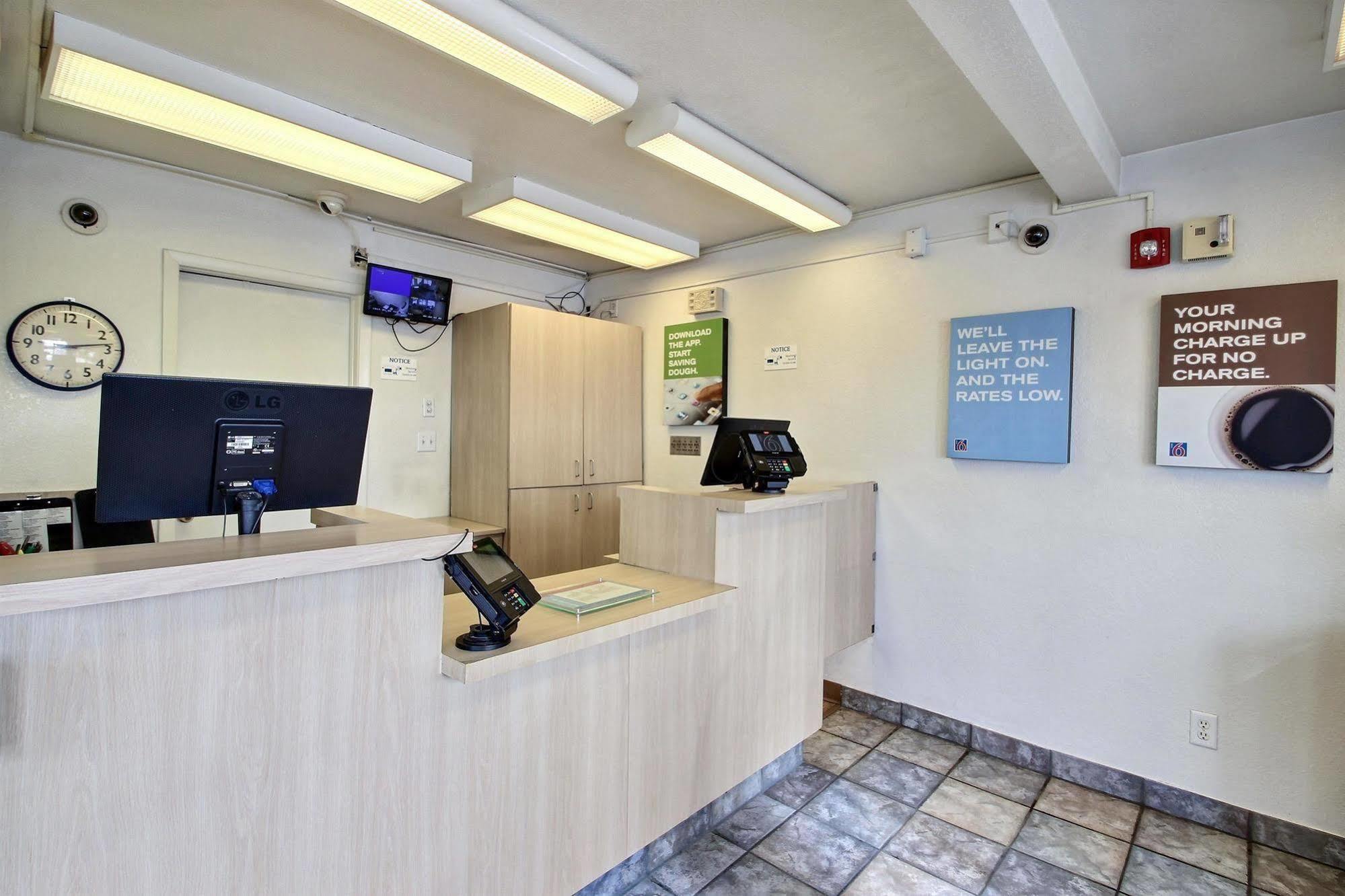 Motel 6 Milwaukee West - บรูคฟิลด์ ภายนอก รูปภาพ
