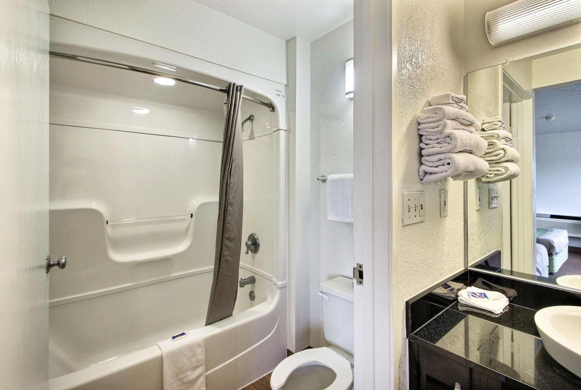 Motel 6 Milwaukee West - บรูคฟิลด์ ภายนอก รูปภาพ