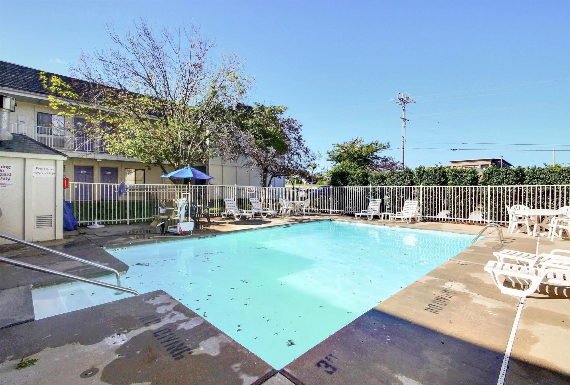 Motel 6 Milwaukee West - บรูคฟิลด์ ภายนอก รูปภาพ