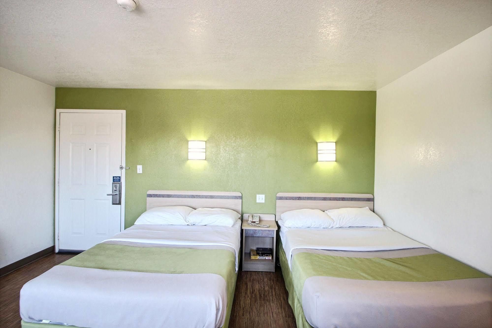 Motel 6 Milwaukee West - บรูคฟิลด์ ภายนอก รูปภาพ