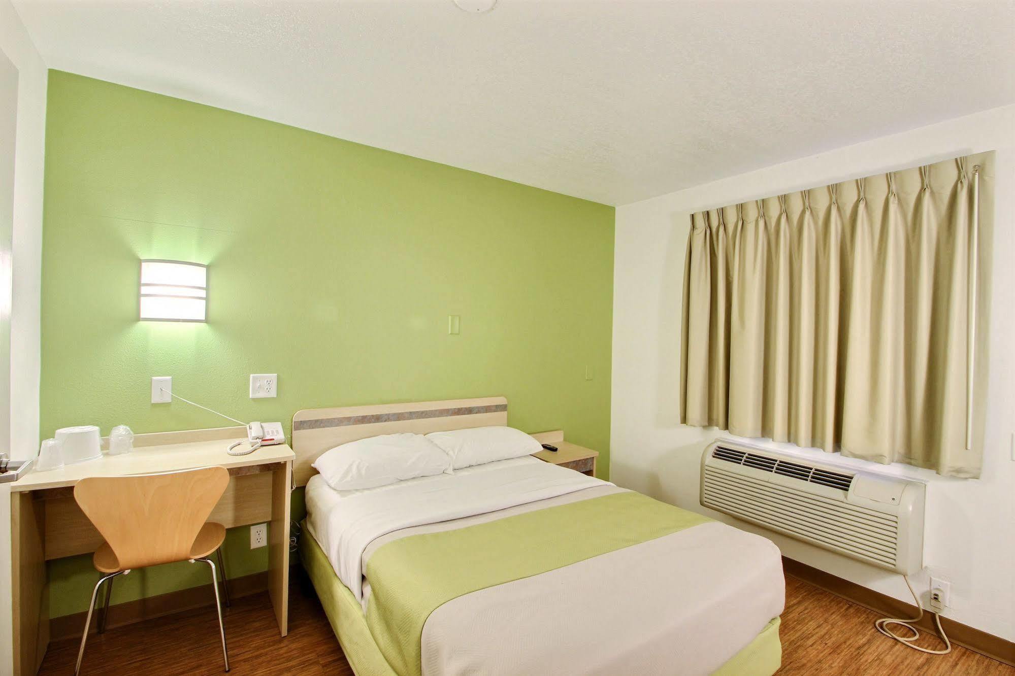 Motel 6 Milwaukee West - บรูคฟิลด์ ภายนอก รูปภาพ