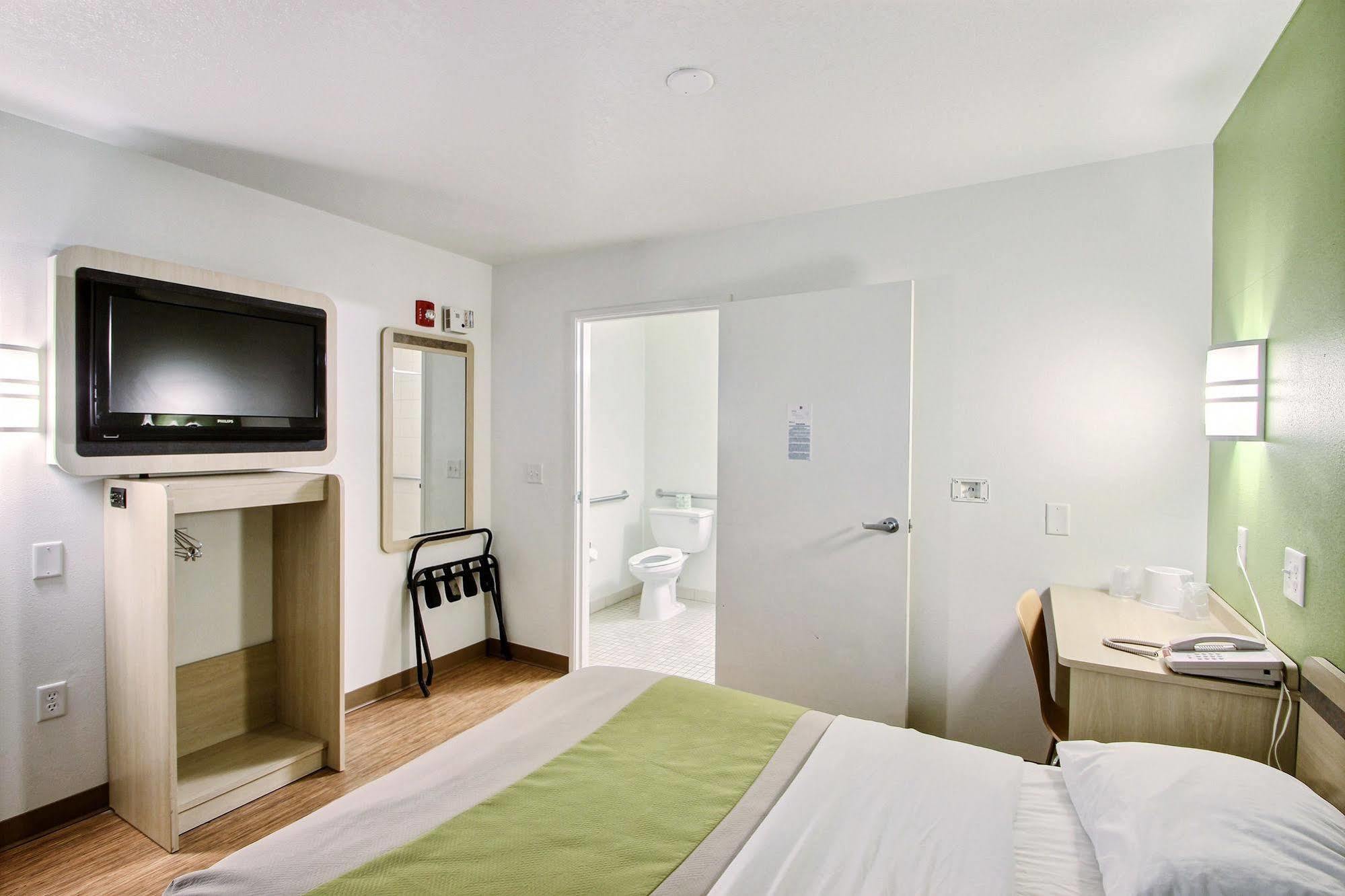 Motel 6 Milwaukee West - บรูคฟิลด์ ภายนอก รูปภาพ