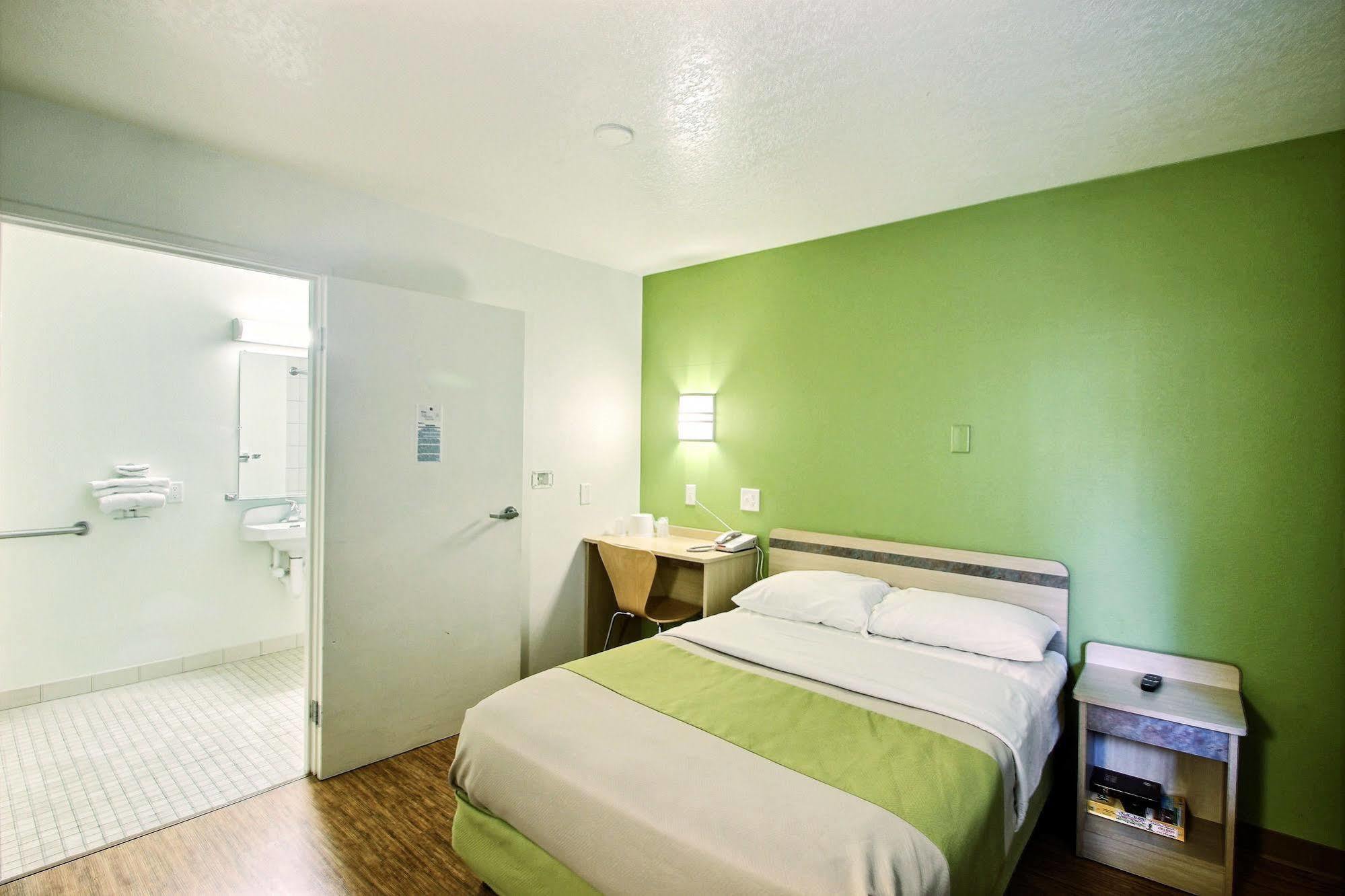 Motel 6 Milwaukee West - บรูคฟิลด์ ภายนอก รูปภาพ