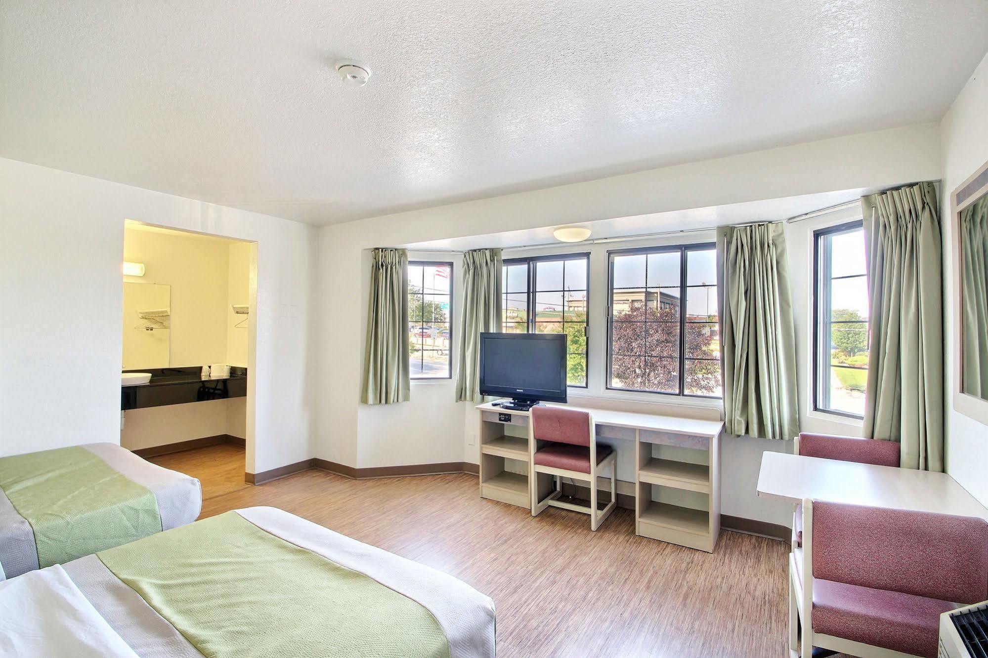Motel 6 Milwaukee West - บรูคฟิลด์ ภายนอก รูปภาพ