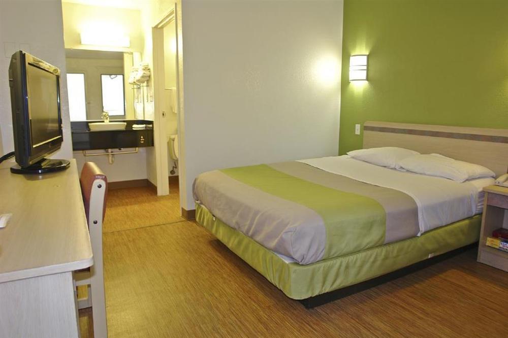 Motel 6 Milwaukee West - บรูคฟิลด์ ห้อง รูปภาพ