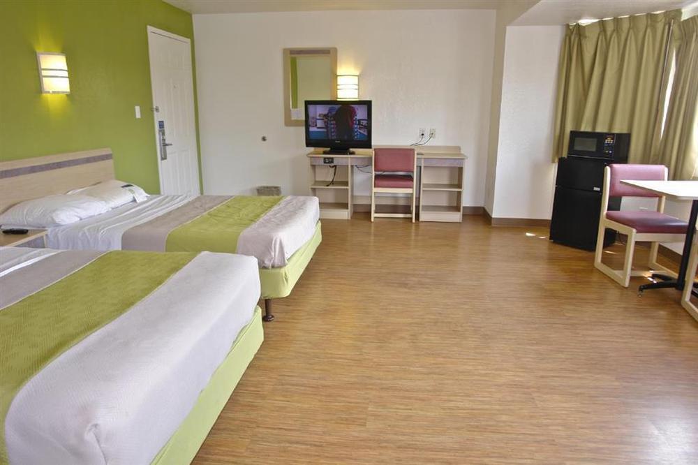Motel 6 Milwaukee West - บรูคฟิลด์ ห้อง รูปภาพ